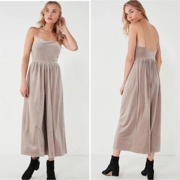 UO Emmabella Grey Velvet Straight-Neck Jumpsuit extra small - Picture 1 of 13